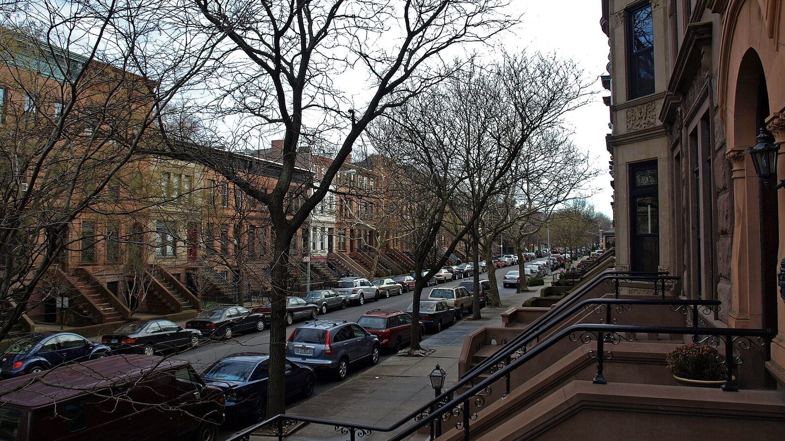 Brooklyn brownstones on Park Place with flat rooftops